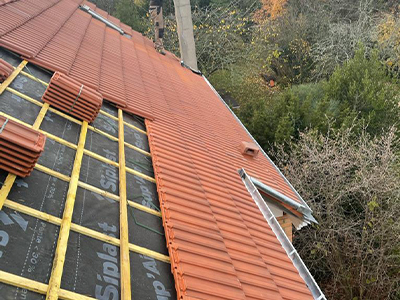 Pose et remplacement de tuile, ardoise, zinc et bac acier  à Clamart (92140) dans les Hauts de Seine (92)